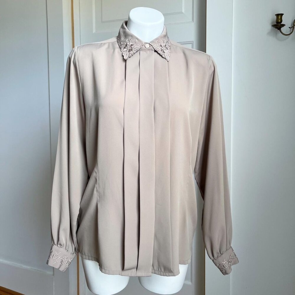 90s Tan Blouse with embroidered collar
